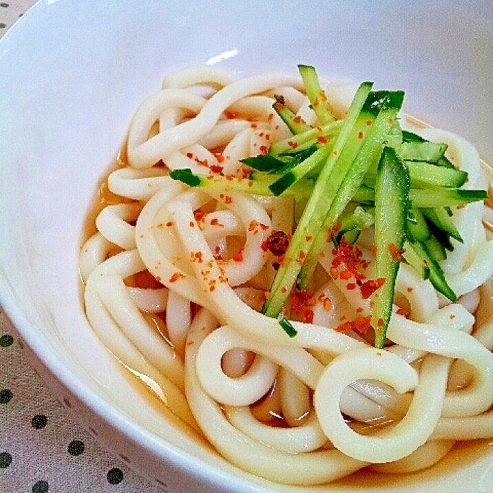 きゅうりとそぼろラー油ふりかけのせ✿冷やしうどん❤